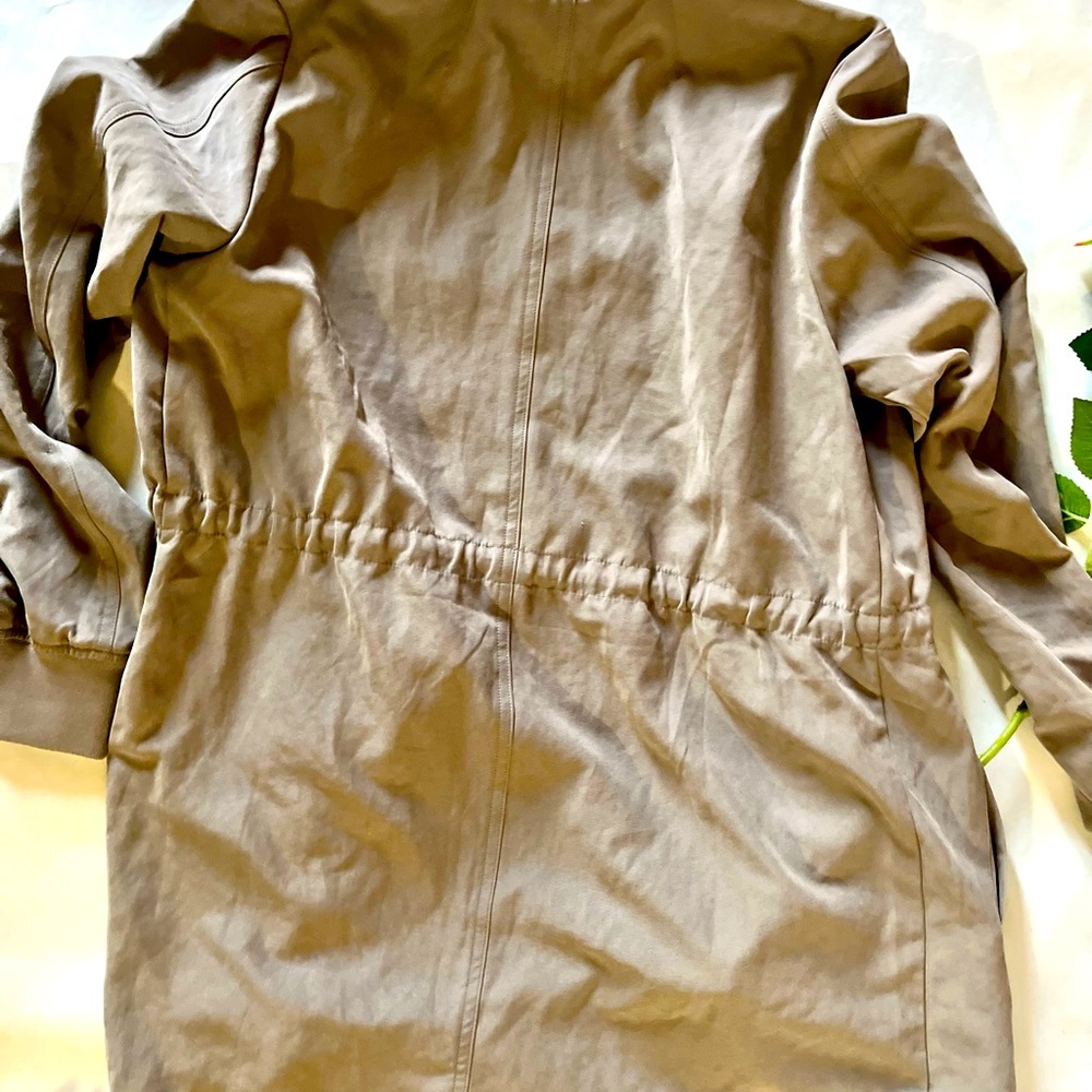 Woman’s size small light jacket - Picture 3 of 3